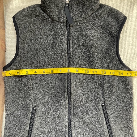 Patagonia Women's synchilla Charcoal Fleece Vest extra small - Picture 2 of 6